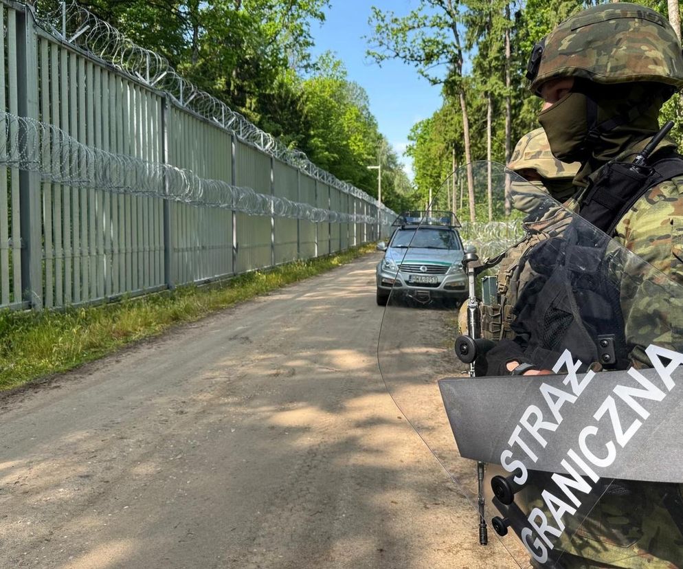 Coraz brutalniejsze ataki na granicy. Migranci wykorzystują kolce z drutu kolczastego