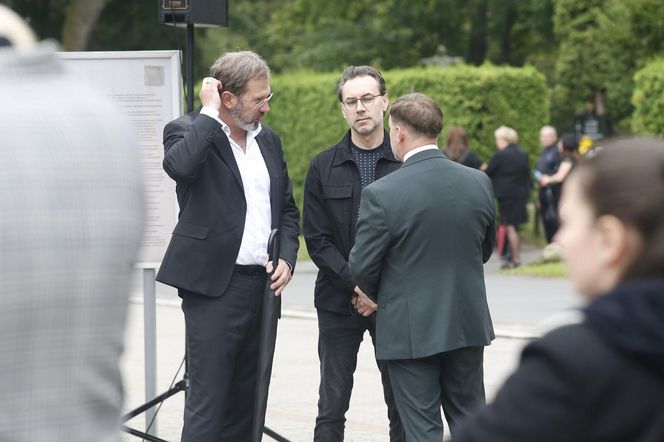 Pogrzeb Joanny Kołaczkowskiej. Tak pożegnali ją przyjaciele z kabaretu. Borek płakała jak uczennica