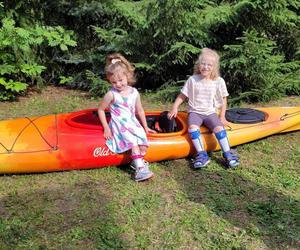 Wsiedli do kajaków i w kilkanaście dni przepłyną Polskę. To dla chorych dziewczynek