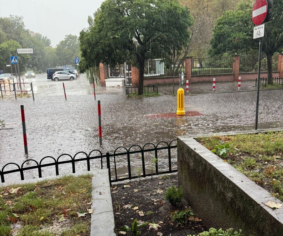 Nawałnice nad Małopolską. Paraliż komunikacyjny w Krakowie i dziesiątki interwencji straży pożarnej