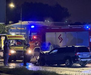 Tragedia na Modlińskiej. Dwie osobówki roztrzaskane. Są ofiary śmiertelne