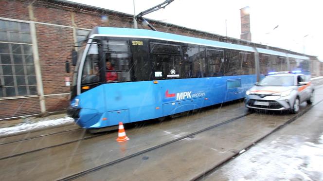 Kierowcy lekceważą ten przepis, wielu nie ma o nim pojęcia. To nagranie pokazuje, czym to grozi