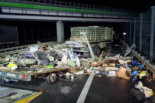 Tragiczny wypadek na S3 pod Międzyrzeczem. Kamper wjechał w ciężarówkę armii 