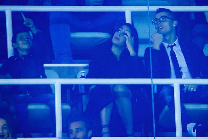 Cristiano Ronaldo z dziewczyną i synem na meczu