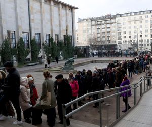 Warszawiacy szturmowali muzeum. Gigantyczne kolejki w ostatnim dniu wystawy obrazów Chełmońskiego