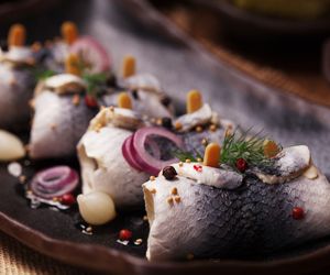 Śledzie moczone w piwie - zrób raz, a nie wrócisz do innych. Lepsze niż z mleka lub wody