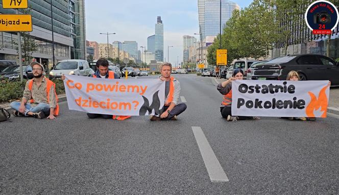 Ostatnie Pokolenie sparaliżowało centrum Warszawy