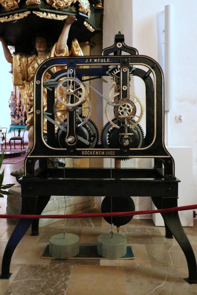 Zegar wieżowy J.F. Weule w kościele pw. św. Bartłomieja w Pasłęku w trakcie remontu 