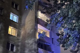 Mężczyzna spadł z wysokości. Dramatyczna walka o życie na Bemowie