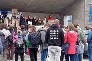 Protest studentów pod Domem Studenckim Jowita w Poznaniu. Nie chcą likwidacji akademika