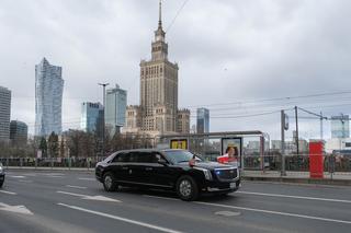 „Bestia” na ulicach Warszawy. Pancerne auto prezydenta USA robi olbrzymie wrażenie!