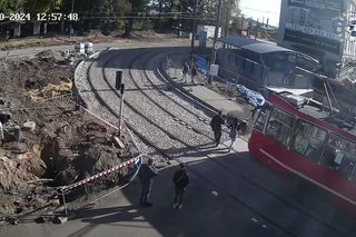 Chorzów: Dwoje nastolatków potrąconych przez tramwaj. Policja opublikowała nagranie