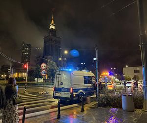 Pijany zmiótł kobietę na pasach i uciekł. Nocny dramat w sercu Warszawy