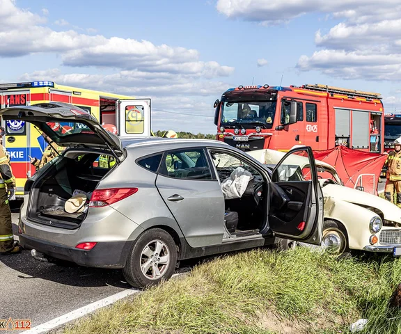 Jechali zabytkowym autem. Skończyło się tragedią