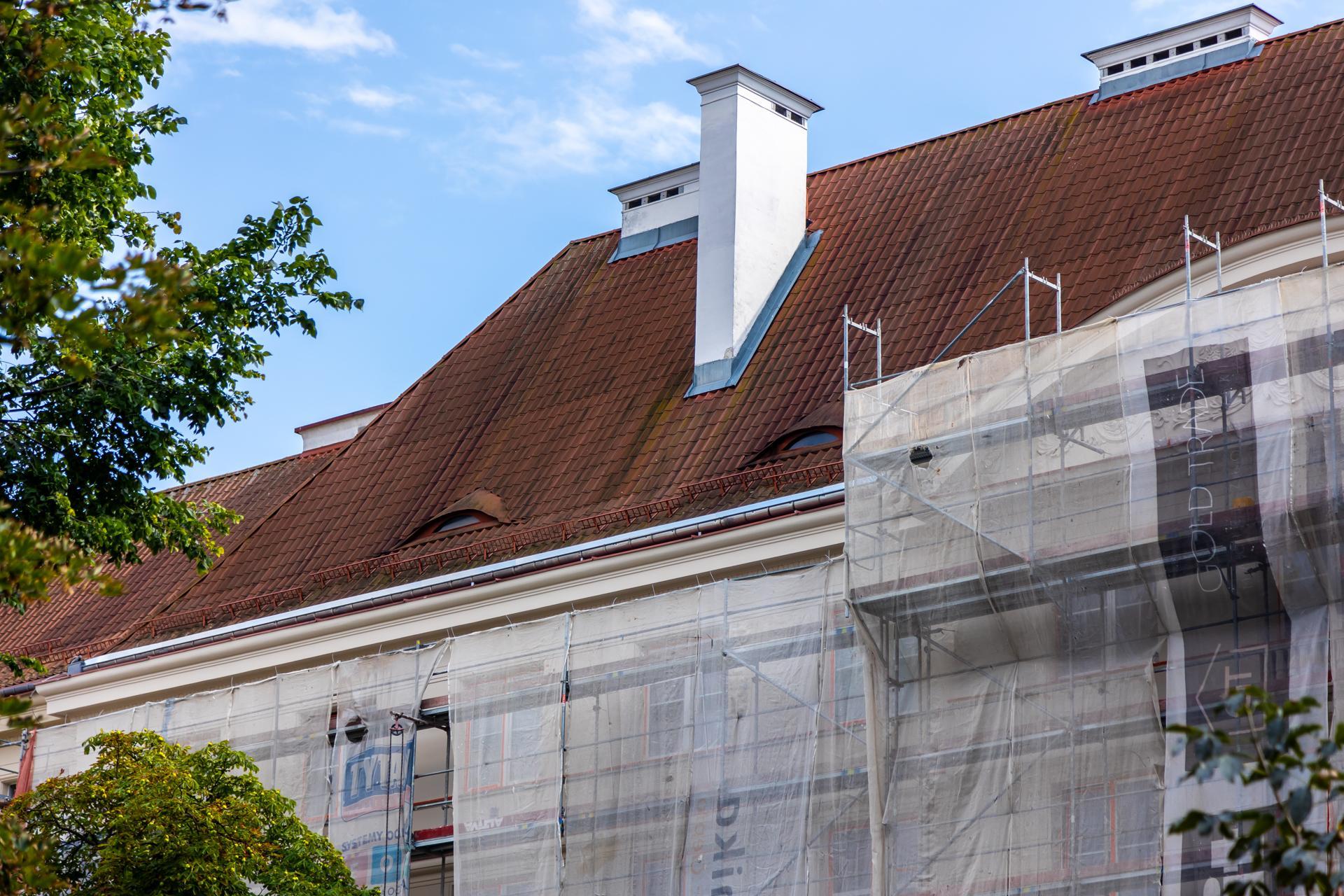 Budynek przy Chopina podczas modernizacji