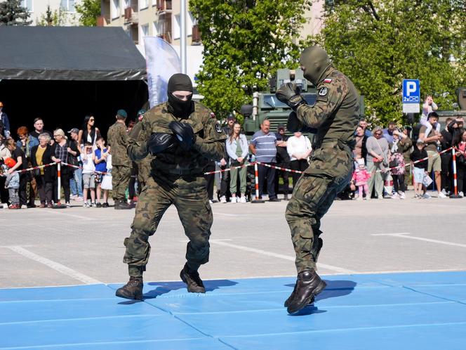 Ponad stu żołnierzy na Placu Solidarności w Olsztynie. Złożyli uroczystą przysięgę [ZDJĘCIA]