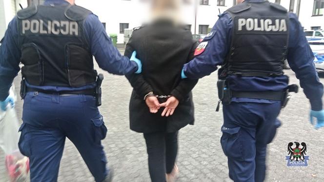 Szokująca zemsta wałbrzyszanki za zwolnienie z pracy. W ruch poszła kostka brukowa 