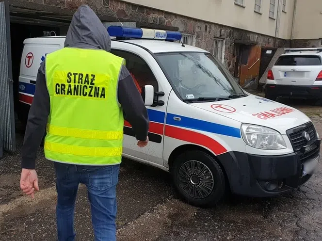 Udawał ratownika medycznego i karetką woził białoruskie papierosy