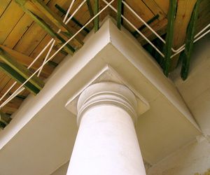 Słup betonowy lub słup drewniany. Z czego zrobić słup w domu? 