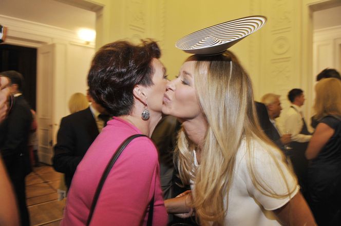 Marta Nawrocka kocha róż, inne pierwsze damy też