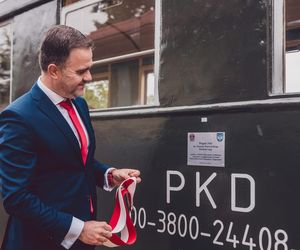 Kolejka do zaszczytów. Wagon imienia starosty wywołuje kontrowersje!