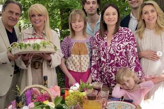 Barwy szczęścia po wakacjach 2023. Małgorzata (Adrianna Biedrzyńska), Jerzy (Bronisław Wrocławski), Natalia (Maria Dejmek), Herman (Maciej Raniszewski), Malwina (Joanna Gleń), Emilka (Jessica Frankiewicz), Lea (Lena Sobota), Cezary (Marcel Opaliński)