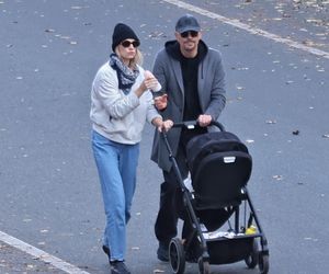 Krzysztof Ibisz z rodziną na spacerze