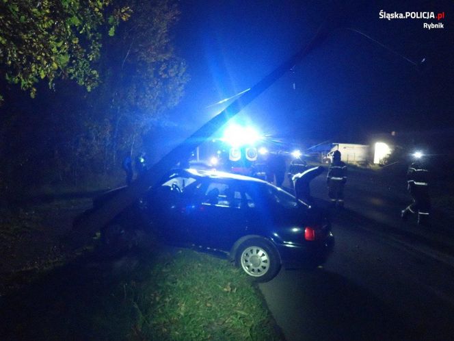 18-latek uderzył w betonowy słup w Rybniku. Miał prawo jazdy od tygodnia