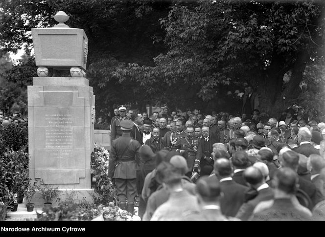 Dzień Wszystkich Świętych w Krakowie w latach 1925-1935