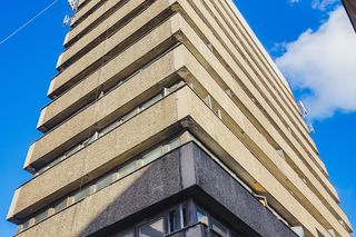 Biurowiec Centralu wystawiony na sprzedaż. W środku wciąż można znaleźć ciekawe artefakty