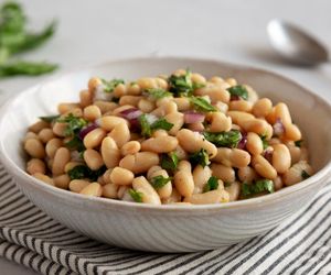 Alternatywa dla fasoli po bretońsku. Wersja Jamiego Olivera jest prosta, szybka i pyszna