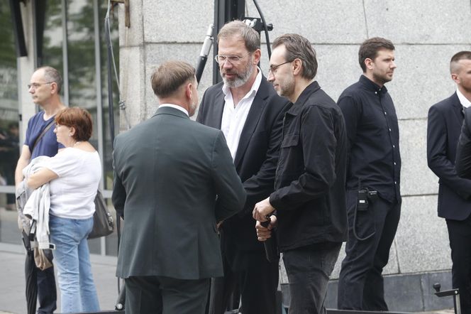 Pogrzeb Joanny Kołaczkowskiej. Tak pożegnali ją przyjaciele z kabaretu. Borek płakała jak uczennica