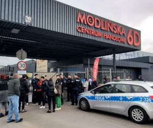 Hala na Modlińskiej zamknięta dla kupców. To koniec bazaru 