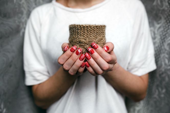 Piękne paznokcie na święta i Sylwestra. Jaki manicure wybrać?