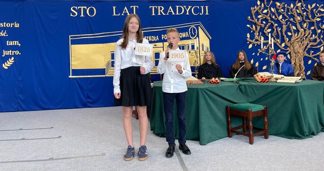 Pierwsza Dama uczciła z uczniami 100 lat od nadania imienia Stefana Batorego Szkole Podstawowej w Liwie