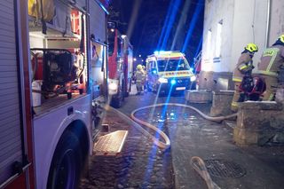Pożar w budynku wielorodzinnym w Kłodzie koło Leszna. Starsza kobieta w szpitalu