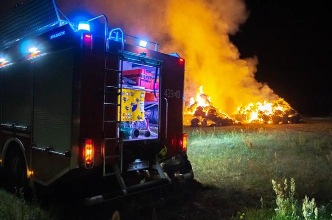 Ogromny pożar słomy pod Łaskiem