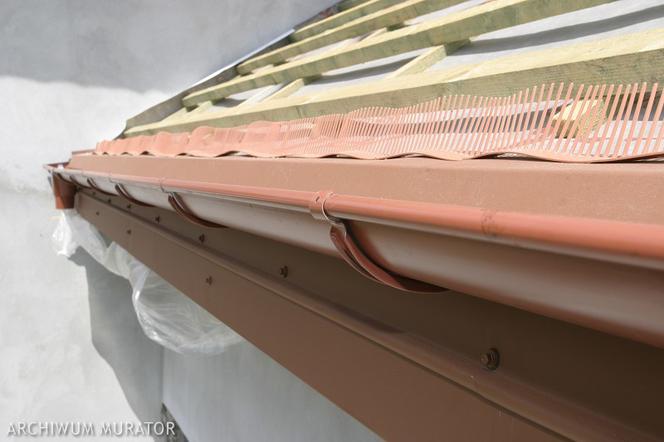 Okap dachu - wlot powietrza pod pokrycie