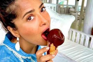 Salma kończy 55 lat! Jej nowe zdjęcie oszałamia