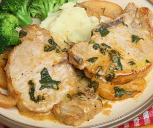 Kotlety wieprzowe w kremowym sosie szpinakowym