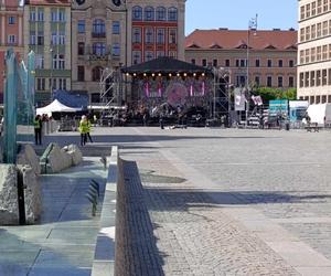 Gitarowy Rekord Świata 2024 we Wrocławiu rozpoczęty! Tak od samego rana wygląda teraz Rynek 