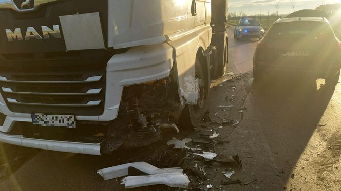 Wypadek na skrzyżowaniu w Lesznie. Jeden z kilku w regionie