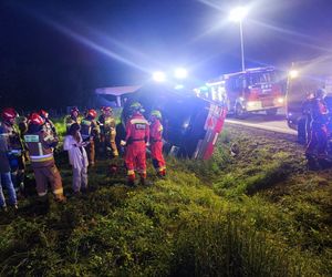 Wypadek autokaru wojskowego na A4. Wielka akcja służb ratunkowych [ZDJĘCIA]