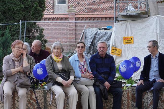 Henryk Łabędź spotkał się z mieszkańcami Tarnowa na skwerze Alicji i Jana Preiss