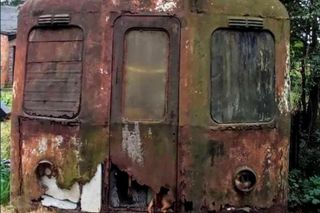 Sensacja pod Warszawą. Zaginiony pierwszy wagon metra z lat 50. na sprzedaż w internecie?