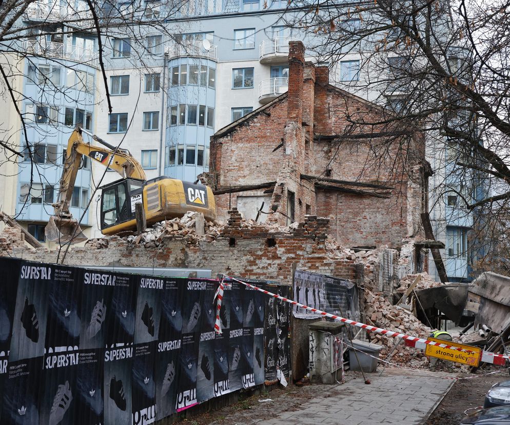 Z najstarszej czynszówki na Woli została jedna ściana. Wiemy, co się wydarzyło