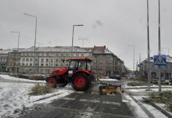 Kierowcy ostrożniejsi, a dzieci lepią bałwany! Zimowy krajobraz w Gorzowie [FOTO]