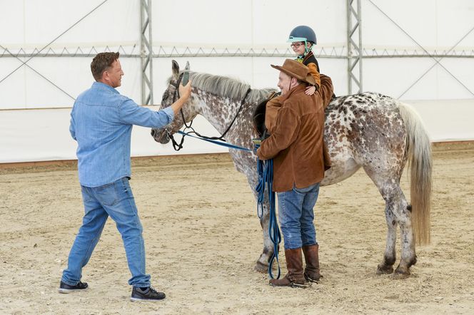 Kowboj o kulach. Tak Olbrychski wraca do zdrowia po operacji