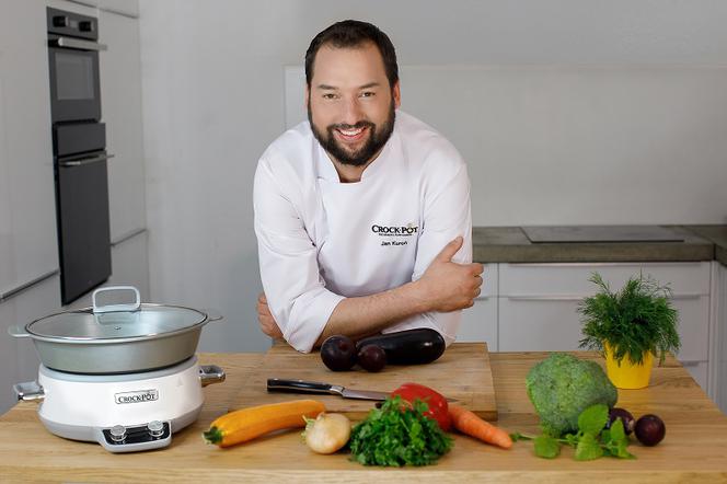 Jan Kuroń, znany kucharz poleca gotowanie w wolnowarze