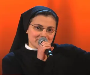 Przebojowa zakonnica z The Voice Italy zrzuciła habit i przekłuła nos. Wygląda teraz obłędnie!